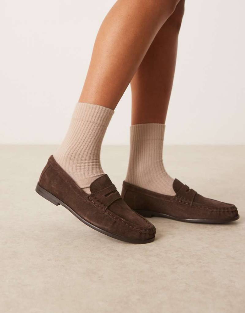 ASOS DESIGN - Mayfair - Hochwertige Loafer aus Wildleder in Braun mit Raffung von ASOS DESIGN