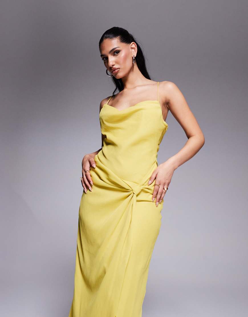 ASOS DESIGN - Mehrlagiges, strukturiertes Minikleid in leuchtendem Orange mit tiefem Ausschnitt und unverarbeitetem Saum ASOS DESIGN - Mehrlagiges, strukturiertes Minikleid in leuchtendem Orange mit tiefem Ausschnitt und unverarbeitetem Saum von ASOS DESIGN