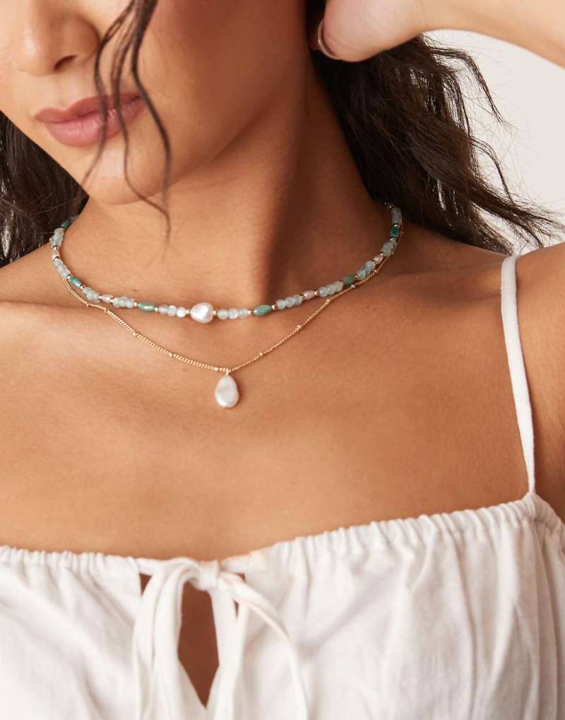 ASOS DESIGN - Mehrreihige goldfarbene Halskette mit Zierperlen und Schmucksteinen in Blau von ASOS DESIGN