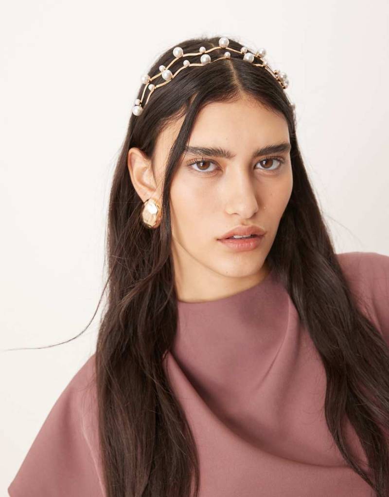 ASOS DESIGN - Mehrreihiger Haarreif mit Perlen und welligem Design-Goldfarben von ASOS DESIGN