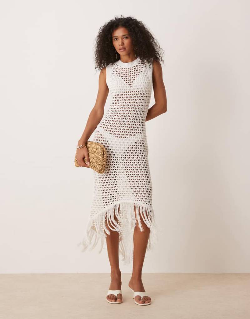 ASOS DESIGN - Midaxi-Kleid aus offenmaschigem Strick in Weiß mit Fransensaum von ASOS DESIGN