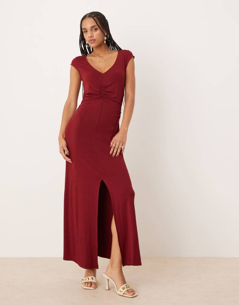 ASOS DESIGN - Midi-Freizeitkleid in Burgunderrot mit Kappärmeln und Taillendetail von ASOS DESIGN