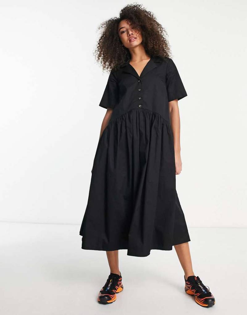 ASOS DESIGN - Midi-Hängerkleid aus Twill mit Knopfleiste und Kragen in Schwarz von ASOS DESIGN