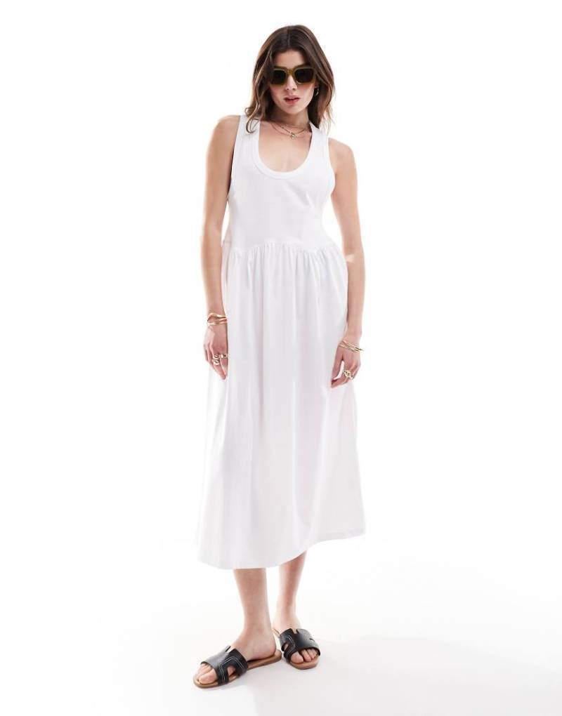 ASOS DESIGN - Midi-Hängerkleid in Weiß mit U-Ausschnitt von ASOS DESIGN