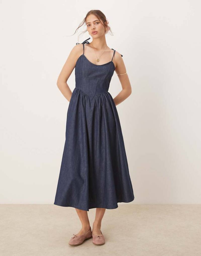 ASOS DESIGN - Midi-Jeanskleid im Ballerina-Design in Rinse-Waschung-Blau von ASOS DESIGN