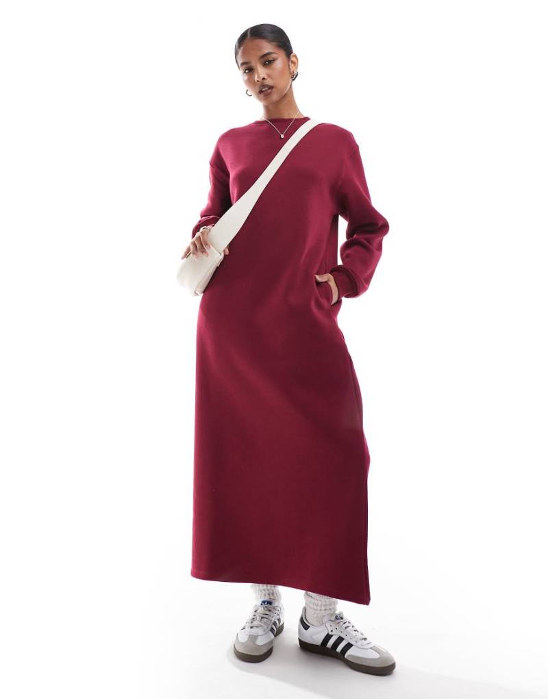 ASOS DESIGN - Midi-Sweatshirt-Kleid in Burgunderrot mit Oversize-Schnitt von ASOS DESIGN