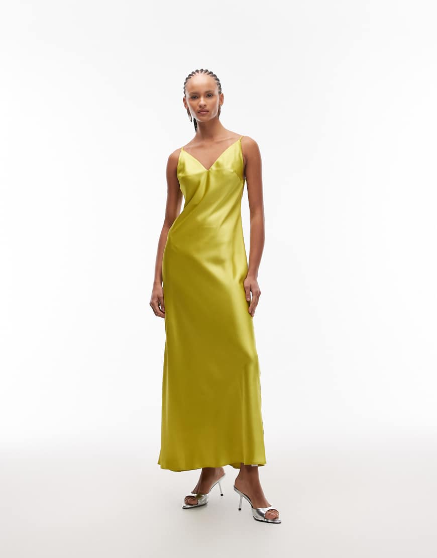 ASOS DESIGN - Midi-Trägerkleid aus Satin in Gelbgrün mit V-Ausschnitt von ASOS DESIGN