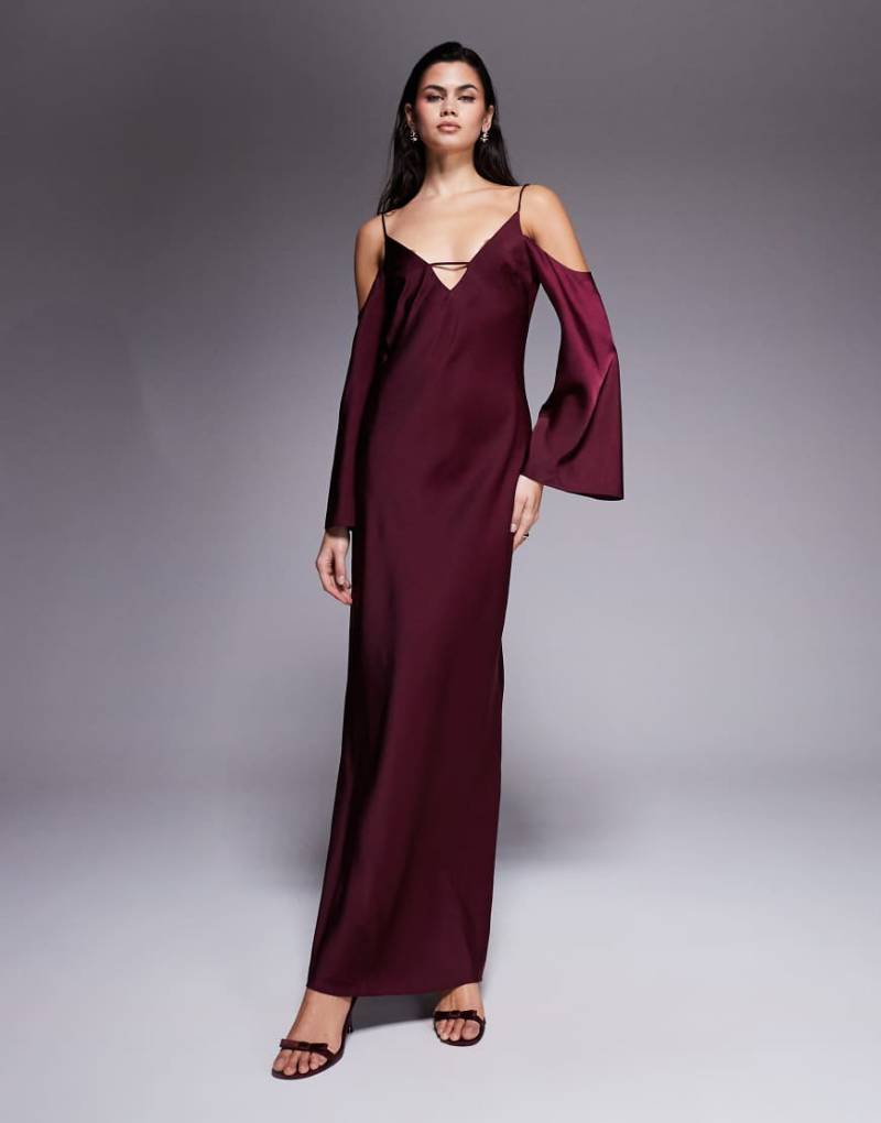 ASOS DESIGN - Midi-Trägerkleid aus Satin in Pflaume mit abfallender Schulterpartie und langen Ärmeln-Lila von ASOS DESIGN