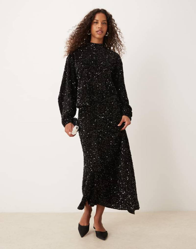 ASOS DESIGN - Midi-Wickelrock aus Samt in Schwarz mit Paillettenbesatz, Kombiteil von ASOS DESIGN