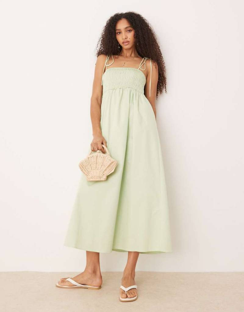 ASOS DESIGN - Midikleid aus Baumwoll-Popeline in Salbeigrün mit gesmokter Brustpartie von ASOS DESIGN