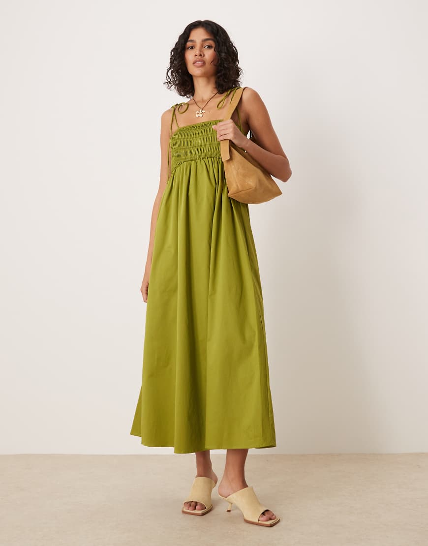 ASOS DESIGN - Midikleid aus Baumwollpopeline in Khaki mit gesmoktem Bustier-Grün ASOS DESIGN - Midikleid aus Baumwollpopeline in Khaki mit gesmoktem Bustier-Grün von ASOS DESIGN