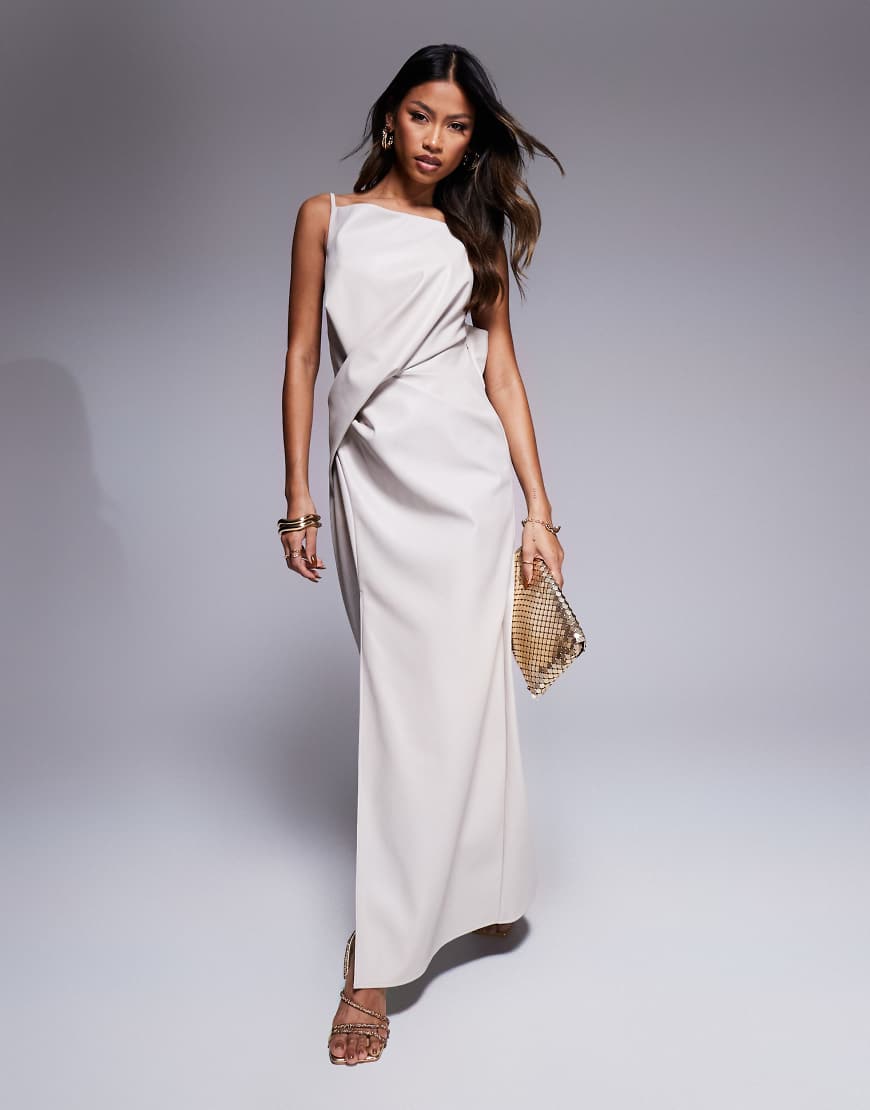 ASOS DESIGN - Midikleid aus PU in Steinbeige mit eckigem Ausschnitt und plissierter Taille-Neutral von ASOS DESIGN