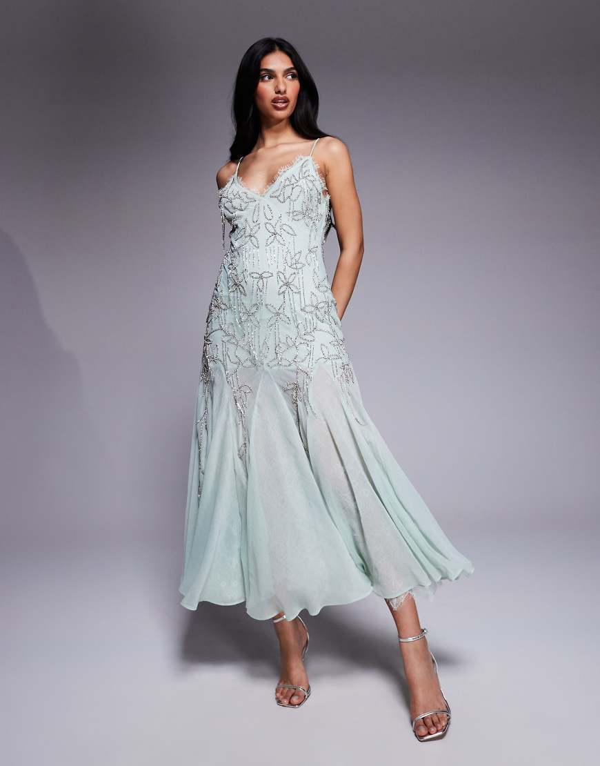 ASOS DESIGN - Midikleid in Salbeigrün mit Strassperlen, Spitzenborte und Godet-Saum von ASOS DESIGN