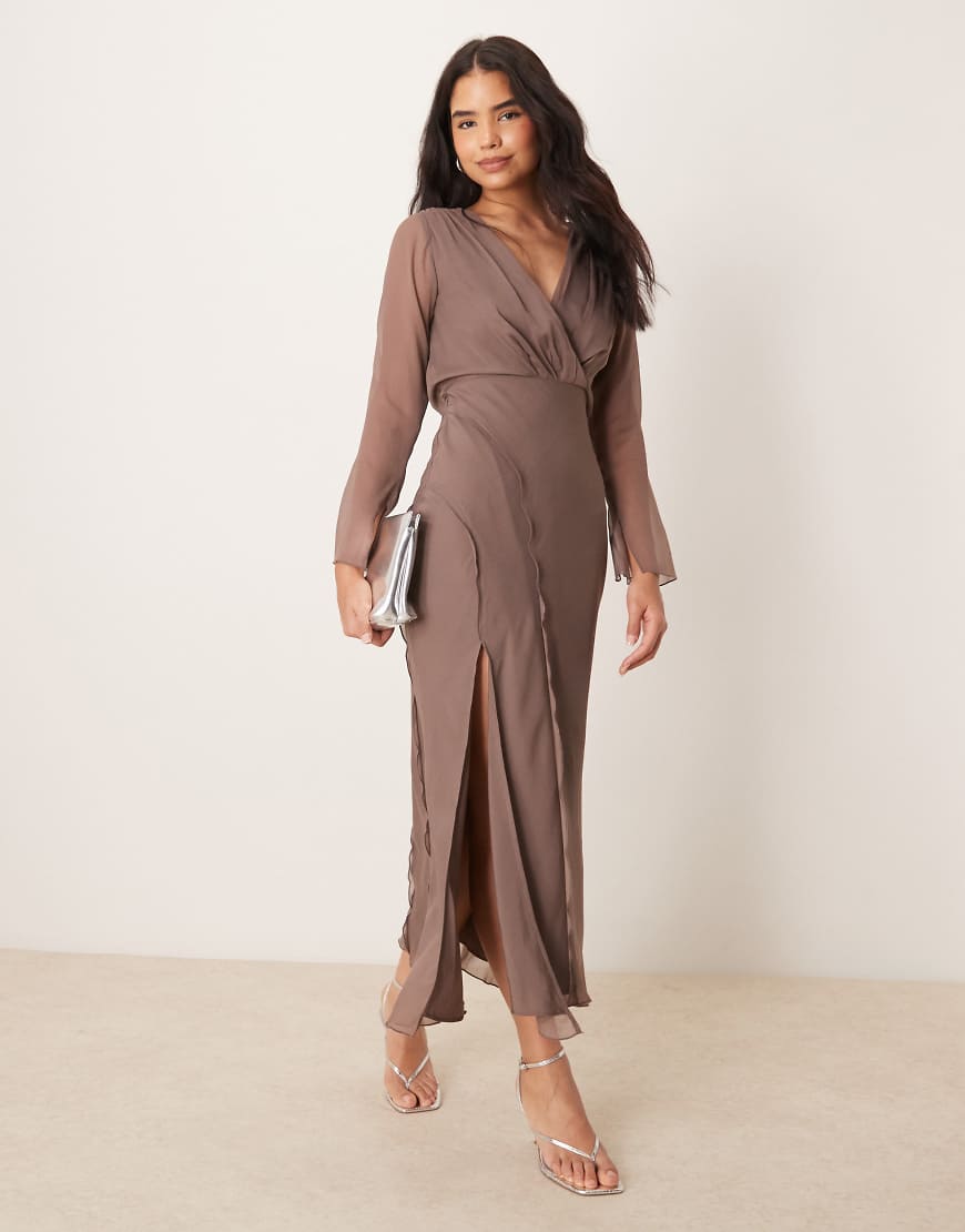 ASOS DESIGN - Midikleid in Taupe mit gewickelter Vorderseite und Ziernaht-Bunt von ASOS DESIGN