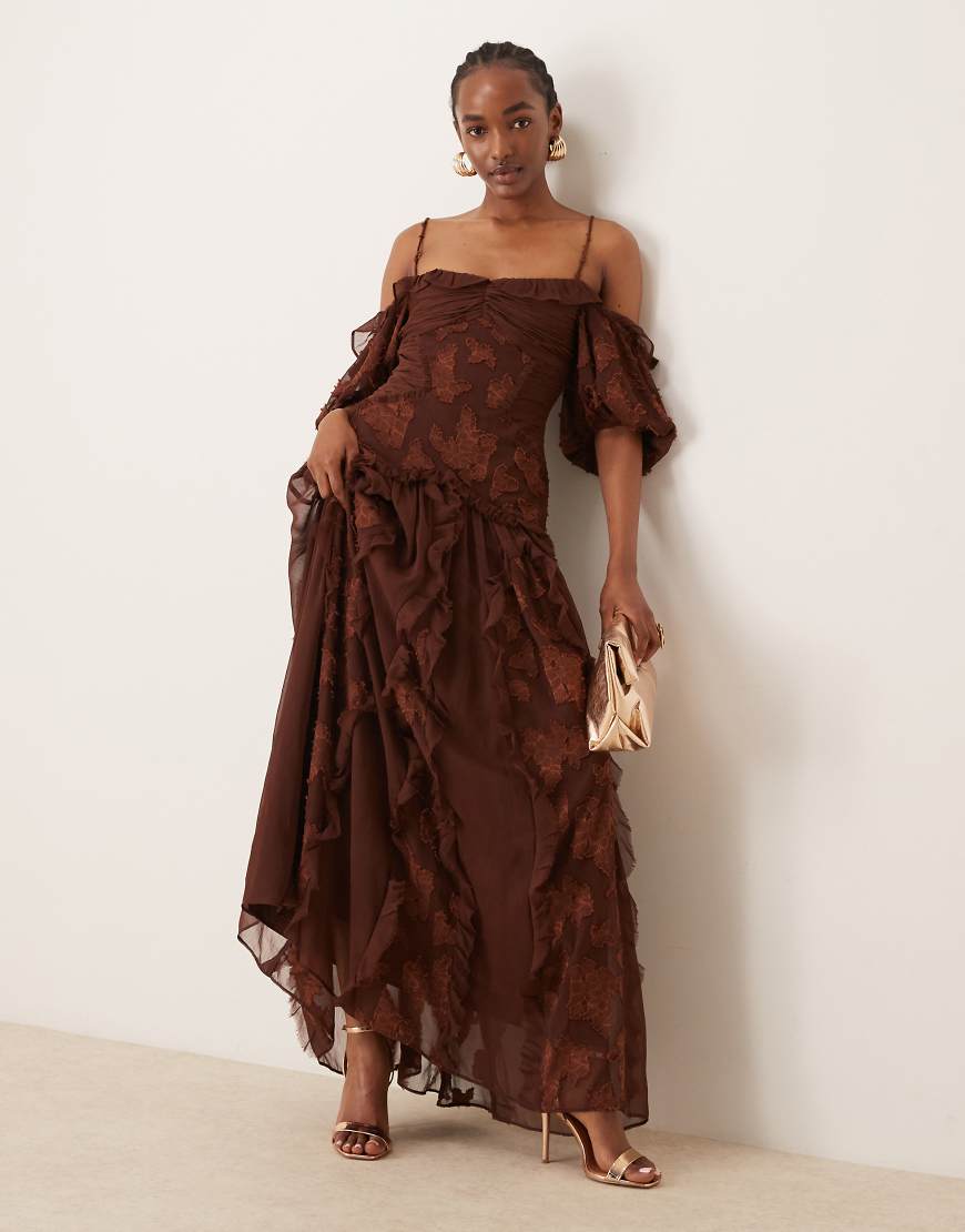 ASOS DESIGN - Midikleid in Tiefrot mit Bardot-Ausschnitt, Puffärmeln, asymmetrischem Saum und Jacquard-Blumenmuster von ASOS DESIGN