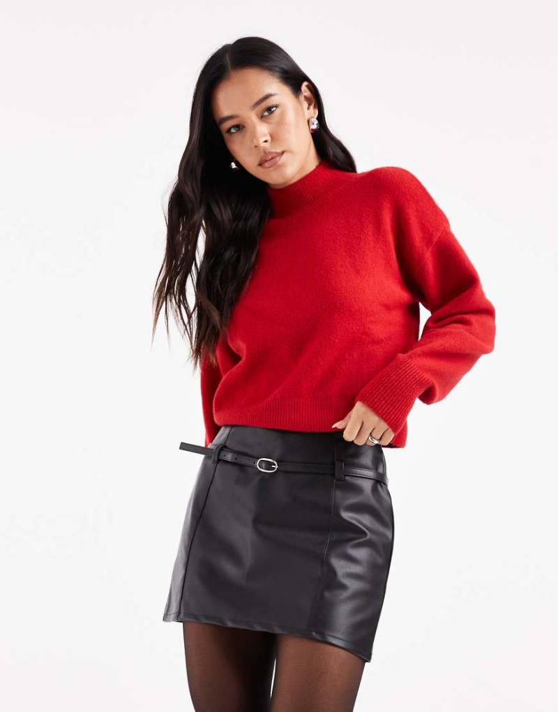 ASOS DESIGN - Mikro-Minirock aus Kunstleder mit Gürteldetail-Schwarz von ASOS DESIGN