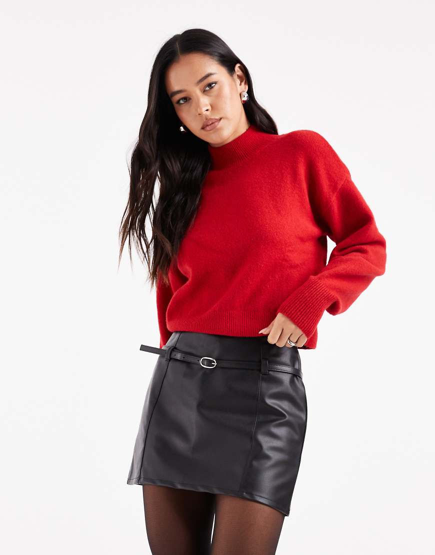 ASOS DESIGN - Mikro-Minirock aus Kunstleder mit Gürteldetail-Schwarz von ASOS DESIGN