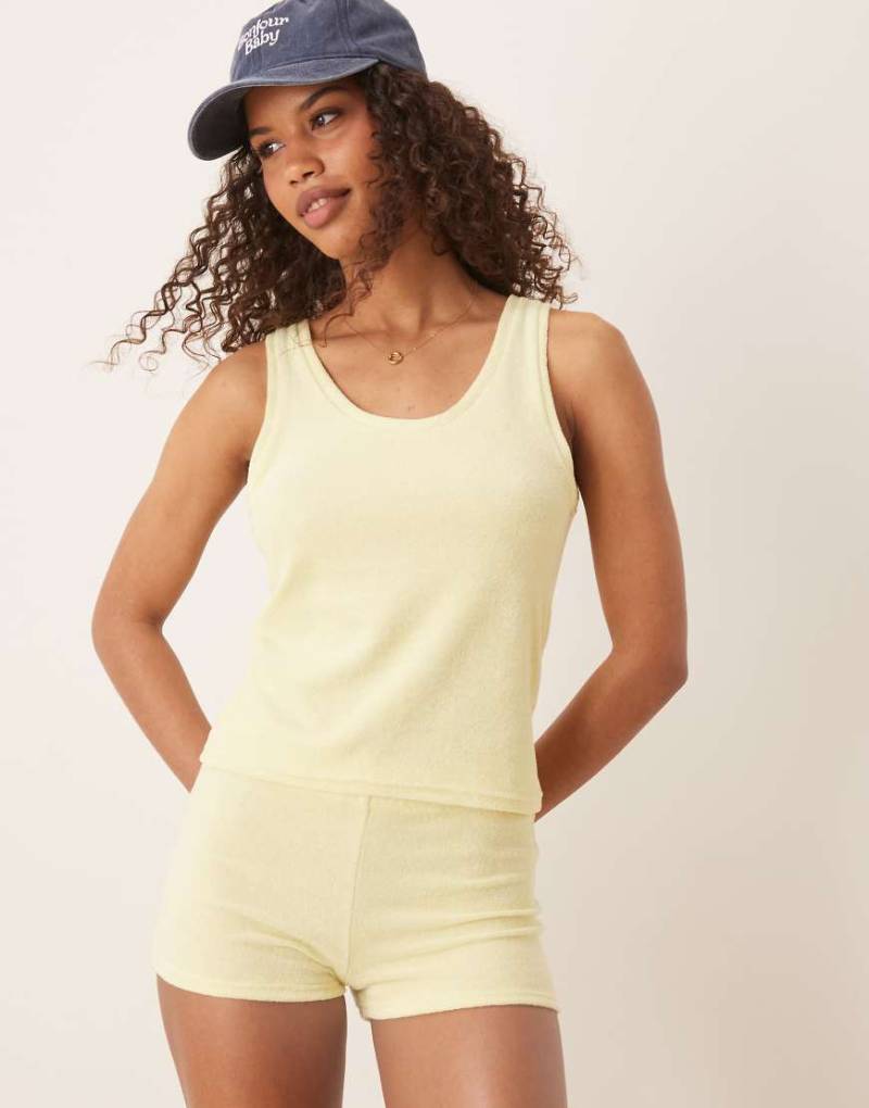 ASOS DESIGN - Mikro-Shorts aus Frottee in Zitronengelb, Kombiteil von ASOS DESIGN