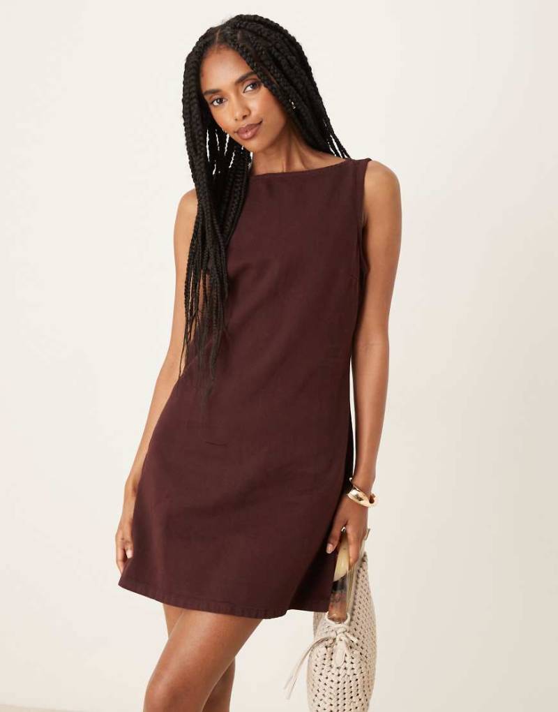 ASOS DESIGN - Mini-Etuikleid aus Denim in Pflaume-Lila von ASOS DESIGN