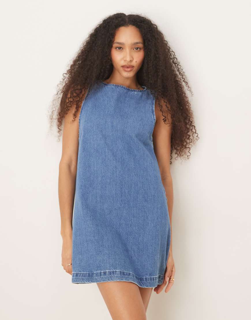 ASOS DESIGN - Mini-Etuikleid aus Denim in mittelblauer Waschung ASOS DESIGN - Mini-Etuikleid aus Denim in mittelblauer Waschung von ASOS DESIGN