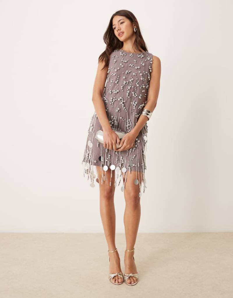 ASOS DESIGN - Mini-Etuikleid in Grau mit Perlen-Cluster-Design und Fransen von ASOS DESIGN