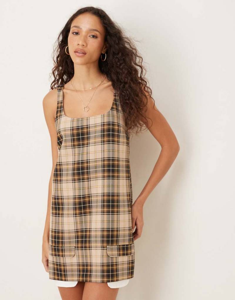 ASOS DESIGN - Mini-Etuikleid in schokobraun kariert mit U-Ausschnitt-Brown von ASOS DESIGN