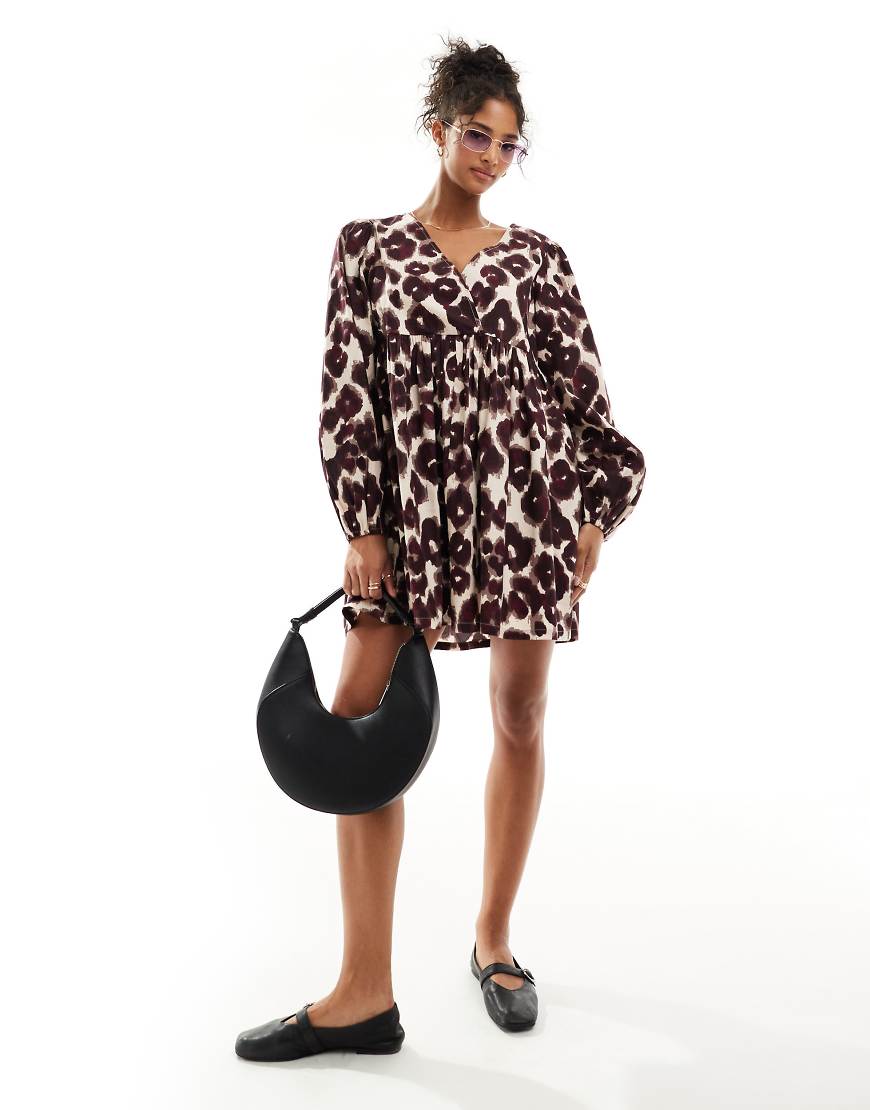 ASOS DESIGN - Mini-Hängerkleid aus Baumwolle mit V-Ausschnitt und Leopardenmuster-Bunt von ASOS DESIGN
