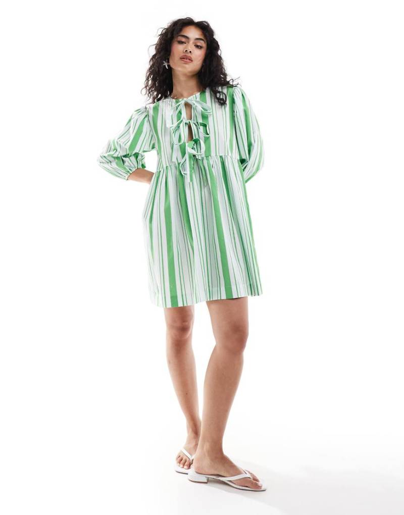 ASOS DESIGN - Mini-Hängerkleid in Apfelgrün gestreift mit Schleifen vorne-Bunt von ASOS DESIGN
