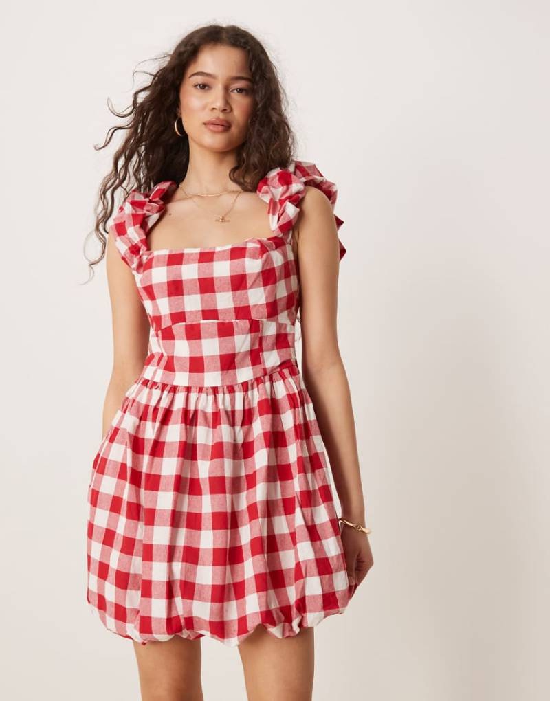 ASOS DESIGN - Mini-Hängerkleid in Rot mit Karomuster, eckigem Ausschnitt und Ballonsaum-Bunt von ASOS DESIGN