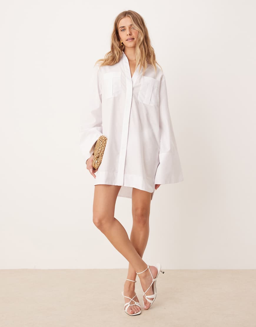 ASOS DESIGN - Mini-Hemdkleid in Weiß gestreift mit breiten Bündchen und Oversize-Taschen ASOS DESIGN - Mini-Hemdkleid in Weiß gestreift mit breiten Bündchen und Oversize-Taschen von ASOS DESIGN