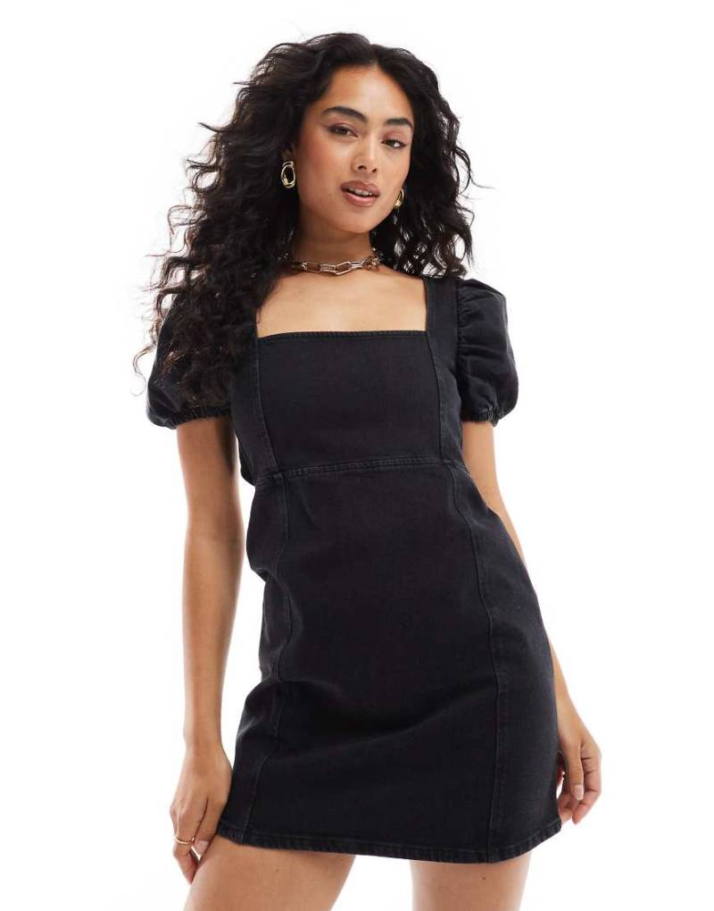 ASOS DESIGN - Mini-Jeanskleid mit Puffärmeln in Schwarz von ASOS DESIGN