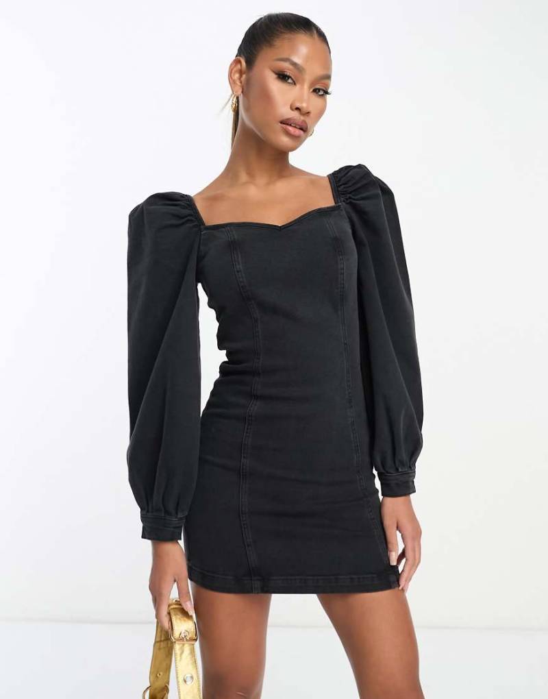 ASOS DESIGN - Mini-Jeanskleid mit Puffärmeln in verwaschenem Schwarz von ASOS DESIGN
