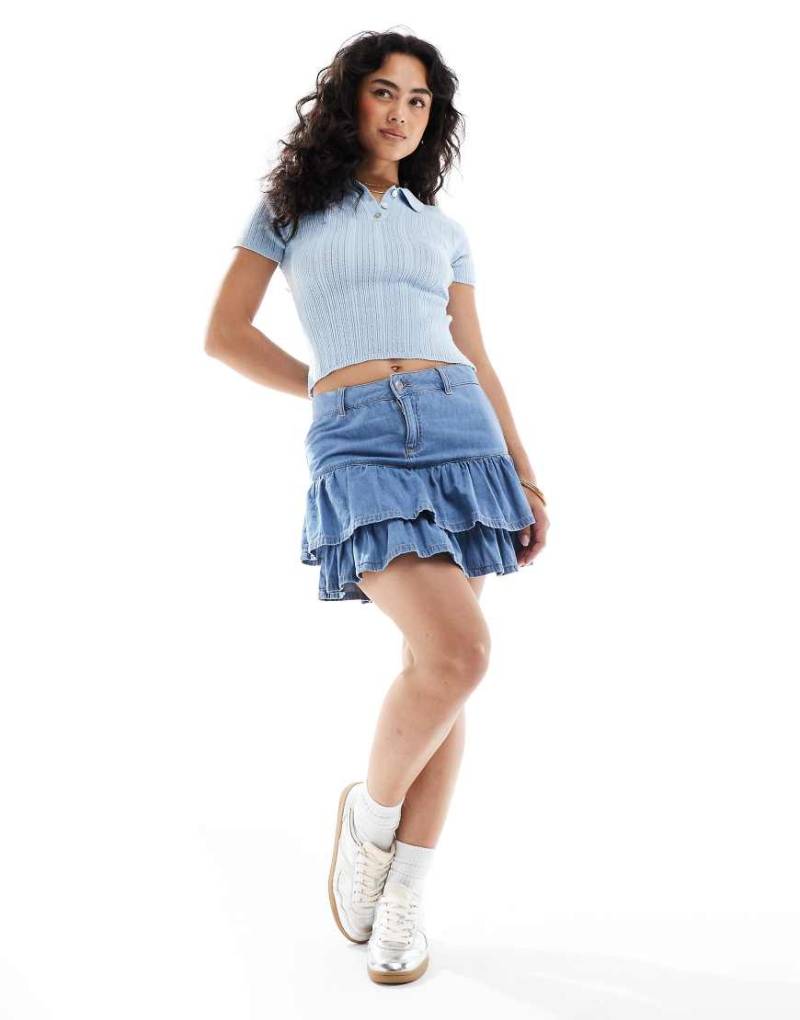 ASOS DESIGN - Mini-Jeansrock mit gerüschtem Saum in mittlerer Waschung-Blau von ASOS DESIGN