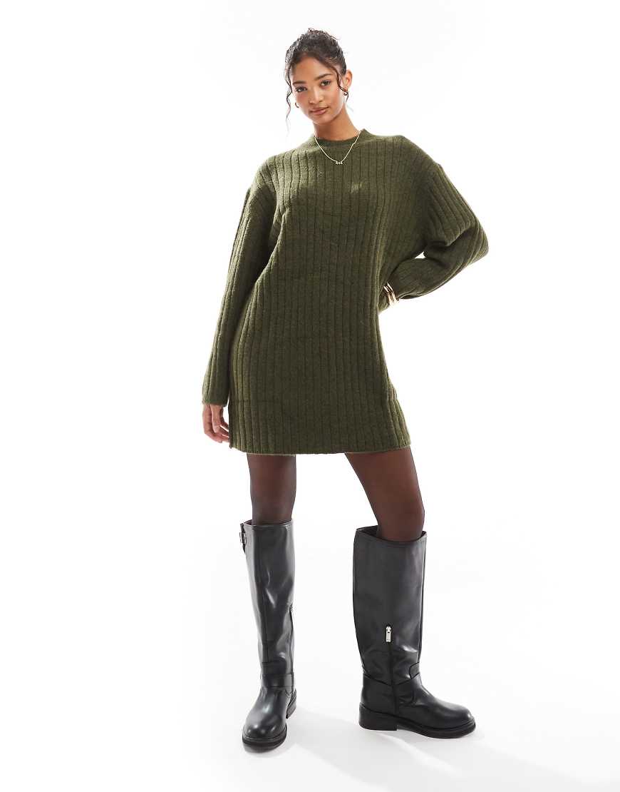 ASOS DESIGN - Mini-Strickkleid in Khaki mit breiter Rippenstruktur und Rundhalsausschnitt-Grün von ASOS DESIGN