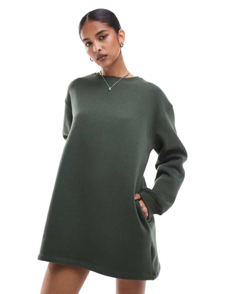 ASOS DESIGN - Mini-Sweatshirt-Kleid in Khaki mit Oversize-Schnitt-Grün von ASOS DESIGN