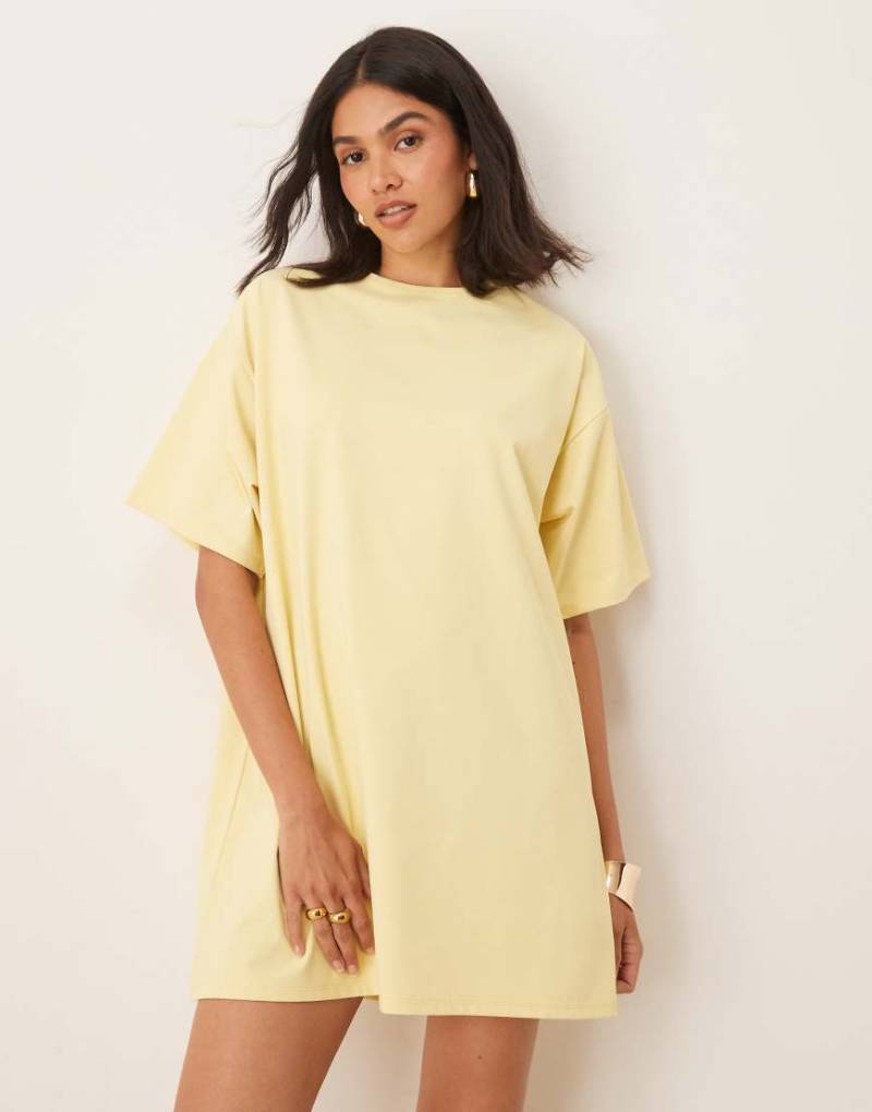 ASOS DESIGN - Mini-T-Shirt-Kleid in Buttermilchgelb mit Oversize-Schnitt von ASOS DESIGN