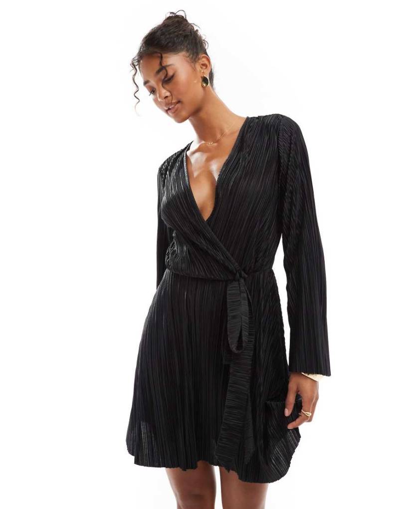 ASOS DESIGN - Mini-Wickelkleid in Schwarz mit Bindeband vorne, Falten und weiten Ärmeln von ASOS DESIGN