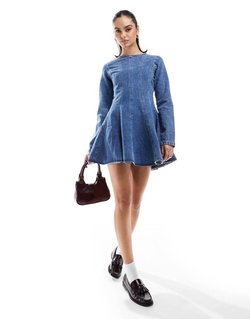 ASOS DESIGN - Minikleid aus Denim in Blau mit Ziernaht von ASOS DESIGN