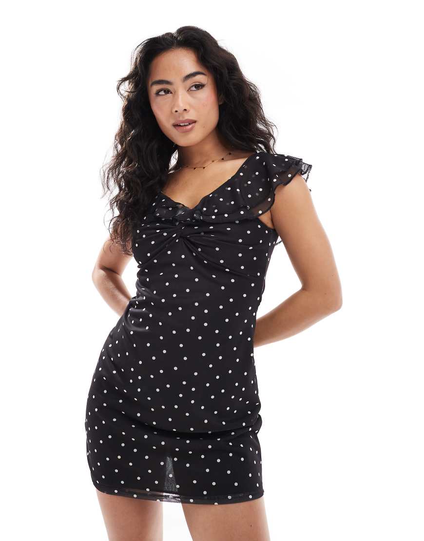ASOS DESIGN - Minikleid aus Netzstoff mit Punktemuster in Schwarz-Weiß und Rüschen an der Schulter-Bunt von ASOS DESIGN