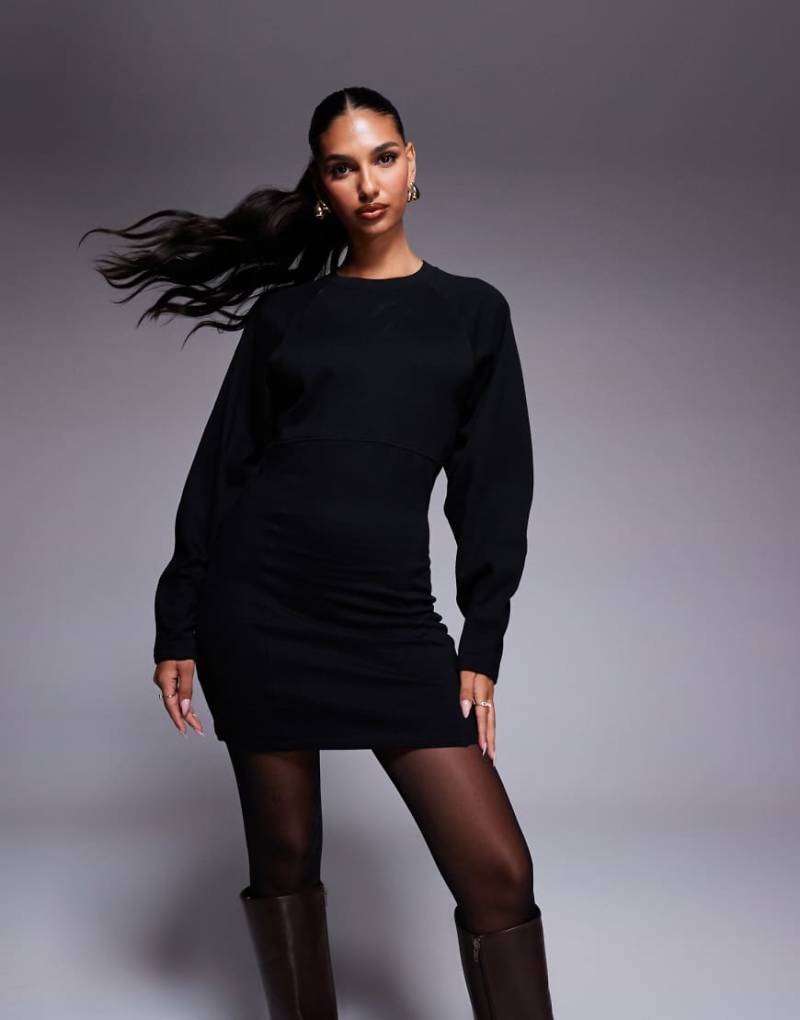 ASOS DESIGN - Minikleid aus Sweatshirt-Stoff in Schwarz mit Cocoon-Ärmeln und Ziernaht von ASOS DESIGN