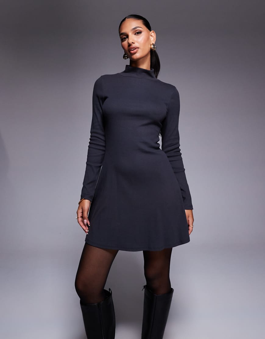 ASOS DESIGN - Minikleid in Anthrazit mit ausgestelltem Stehkragen-Grau von ASOS DESIGN
