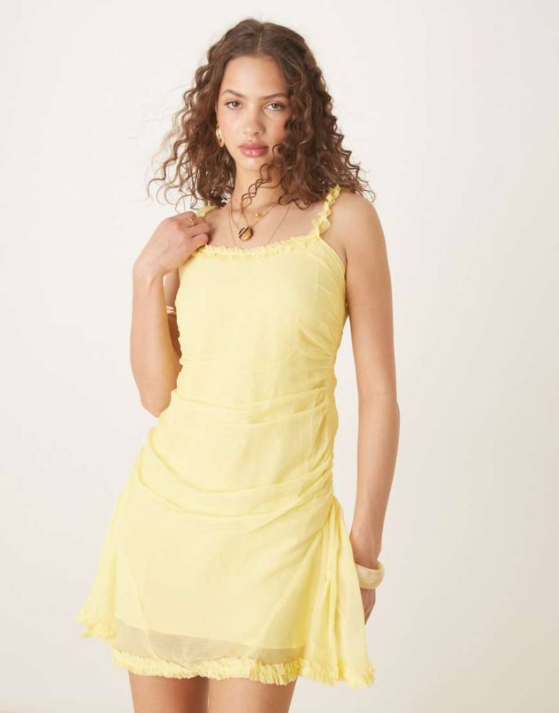 ASOS DESIGN - Minikleid in Gelb mit Rüschen und weitem Rock von ASOS DESIGN