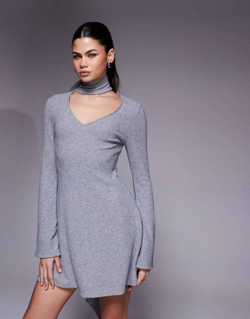 ASOS DESIGN - Minikleid in Kalkgrau mit ausgestellten Ärmeln und Schal-Detail von ASOS DESIGN