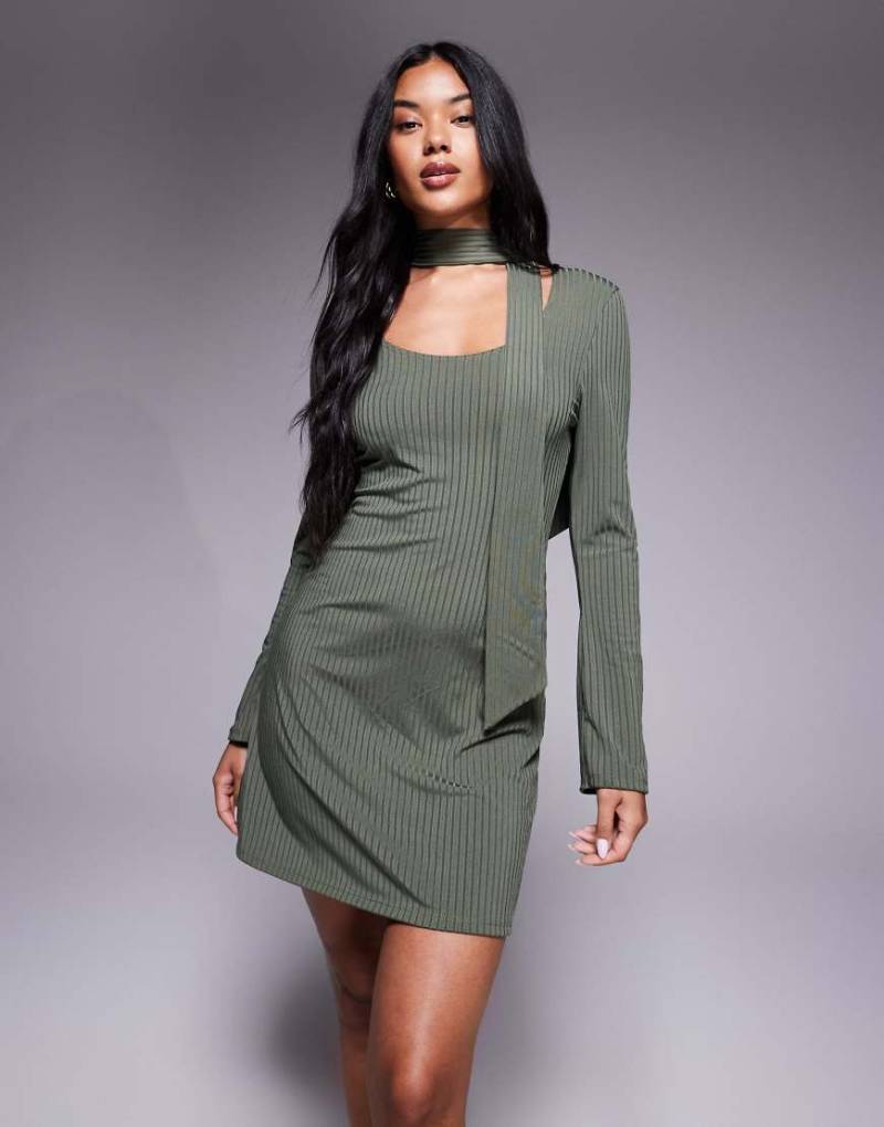 ASOS DESIGN - Minikleid in Khaki mit U-Ausschnitt und Schal-Detail-Rot von ASOS DESIGN