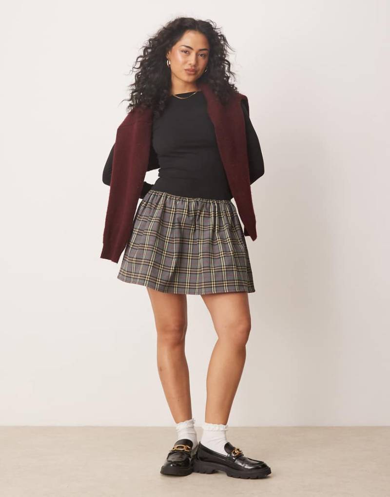 ASOS DESIGN - Minikleid in Schwarz aus Stoffmix mit Karomuster von ASOS DESIGN