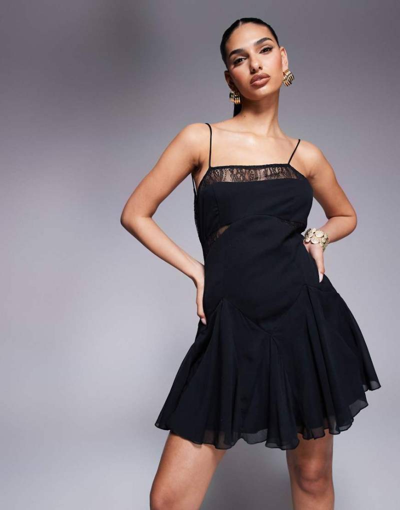 ASOS DESIGN - Minikleid in Schwarz mit Spitzenstoffeinsätzen und Godet-Rock von ASOS DESIGN