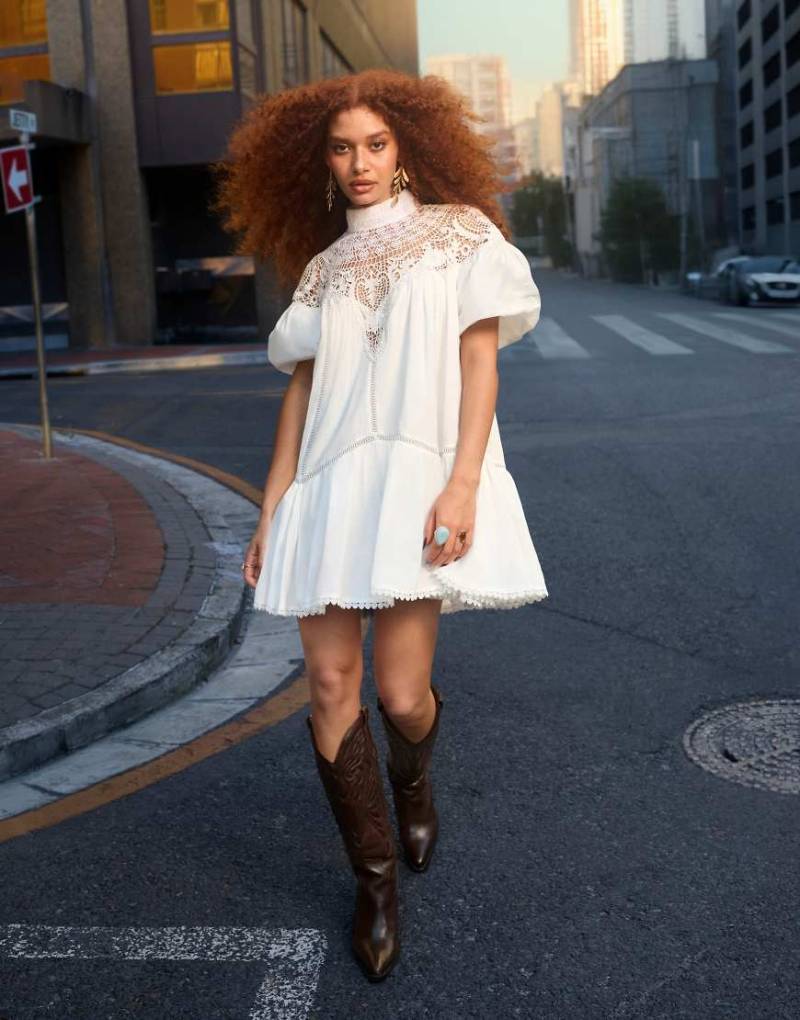 ASOS DESIGN - Minikleid in Weiß mit Puffärmeln und Spitzendetail von ASOS DESIGN