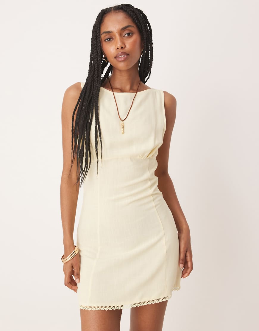 ASOS DESIGN - Minikleid in Zitronengelb mit geraffter Brustpartie und Spitzenrand ASOS DESIGN - Minikleid in Zitronengelb mit geraffter Brustpartie und Spitzenrand von ASOS DESIGN