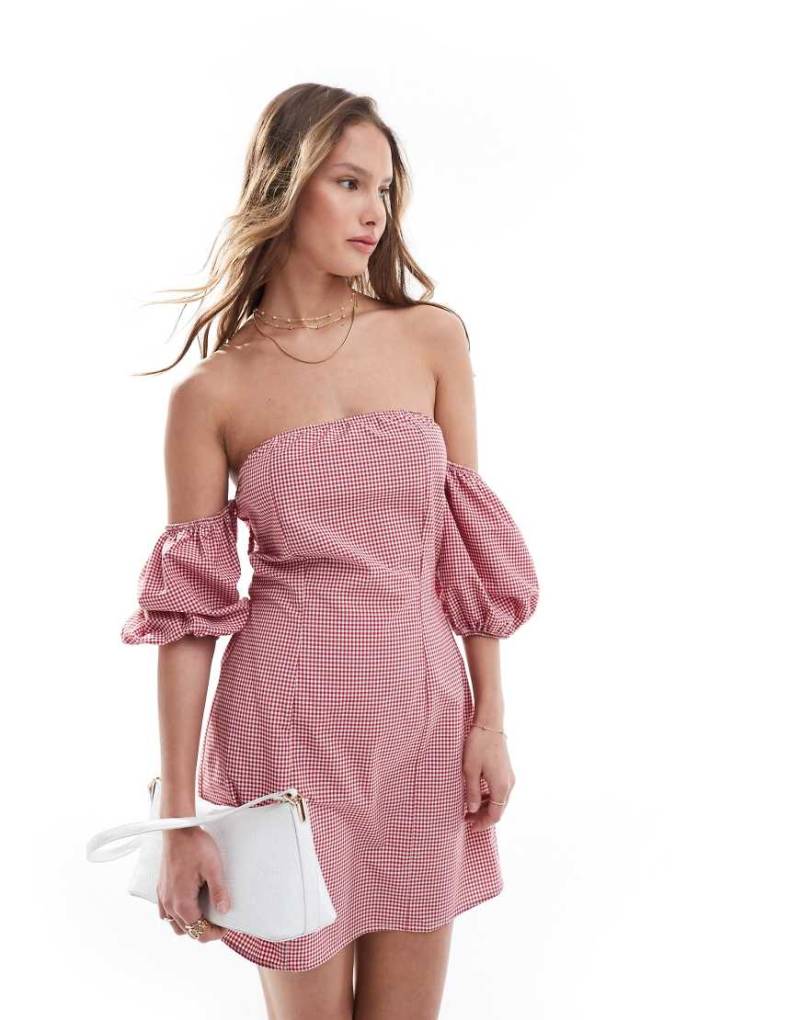 ASOS DESIGN - Minikleid mit Puffärmeln, Carmen-Ausschnitt und rotem Vichy-Karo von ASOS DESIGN