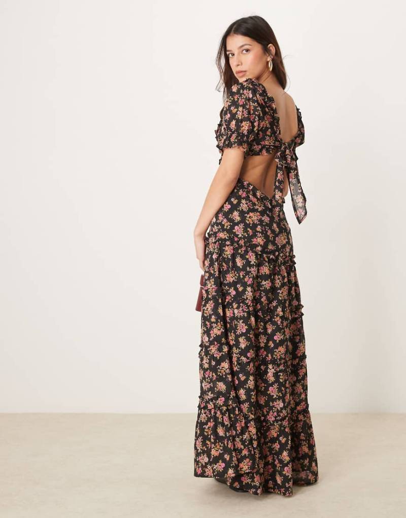 ASOS DESIGN - Minikleid mit herzförmigem Ausschnitt, Cut-Outs und Blumenmuster auf schwarzem Untergrund-Bunt von ASOS DESIGN